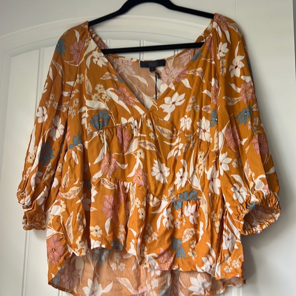 NWT Floral blouse!